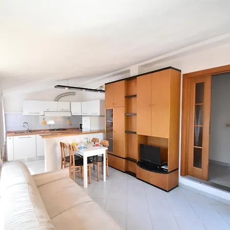 Villetta Solana - S. Ilario Con Giardino Privato Apartment *